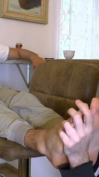 Dévotion de câlins, adoration douce des pieds avec l’étudiante en médecine Gerri
