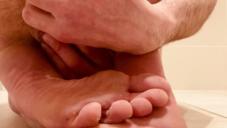 Pft: Moje hračka na nohy, zadek a prostatu