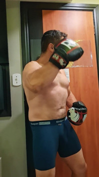 Wrestler Gouine - Sessione Di Allenamento Di Adorazione Dei Muscoli POV