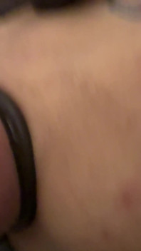 O garoto fica muito excitado quando vê a buceta bombeada