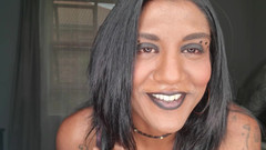 domslutfucker: India puta hablando sucio mientras juega, mostrando su lengua y...