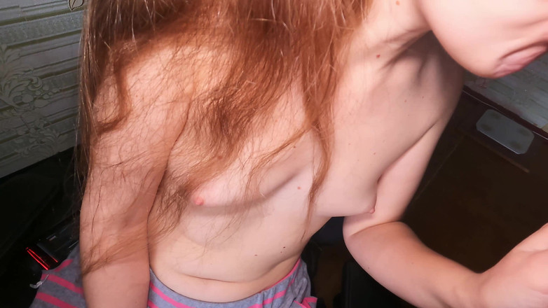 Love_Adventures: College loszka dostaje spermę na swoich małych 18-letnich piersiach!