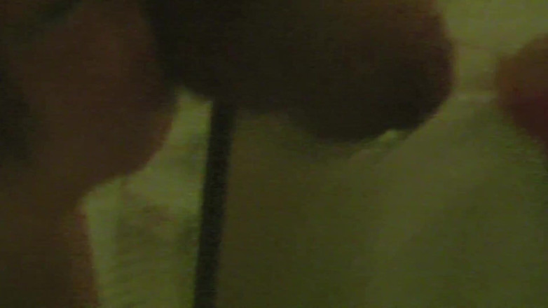 German amateur - 100% German hardcore videos: MILF berbulu pendek yang bertetek besar dikencing di bilik air