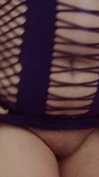 Una bella ragazza egiziana sta facendo sesso sulla telecamera con la sua amica intimo