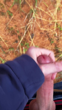 Twink Wixt W Jesienny Dzień W Lesie I Ejakulacja Napalona