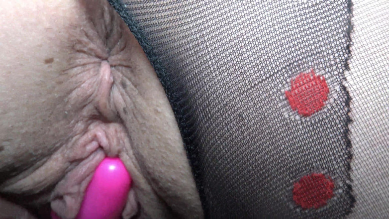 Foxy Sanie: Dogie face-mask solo and cum ice-cream drill