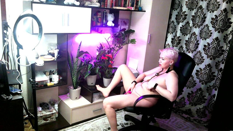 AimeeParadise: 미시 창녀의 작은 검은 드레스와 젖은 보지.!.