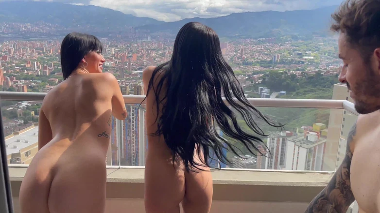 MIKEZANDER01: Allenando la mia matrigna e la sua migliore amica sfugge...