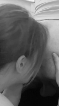 Pornellia mengisap keras dengan lidah dubur yang indah