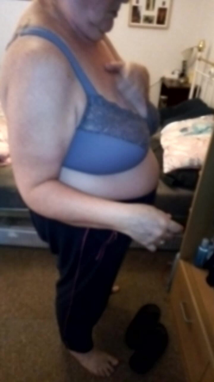 Lizal: Kremowanie i ubieranie BBW po prysznicu