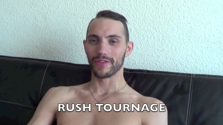 French Twinks Amator videos: 티아고는 정장과 클래스의 젊은 직선 노동자에게 따먹히다