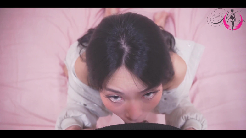 Miuzxc: Pov: Khi chị kế của bạn trở nên nóng bỏng