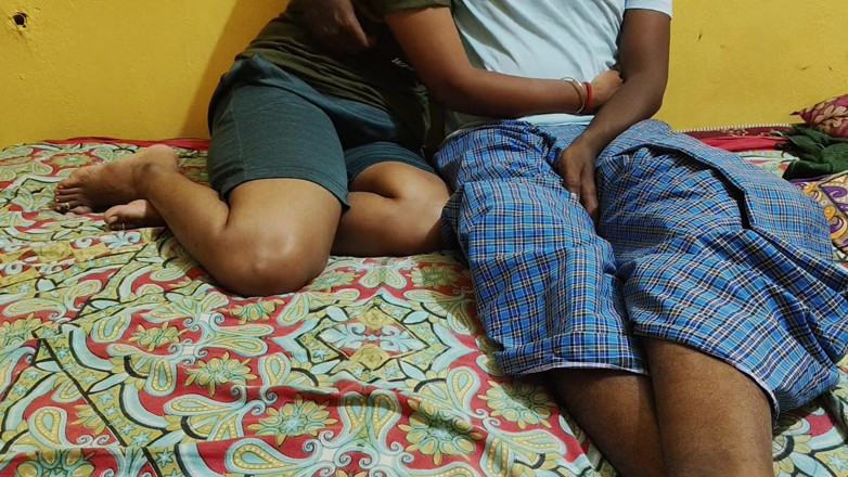 Sweet Couples: Bini Tamil Berkongkek Dengan Kawan Suami – Audio Tamil yang jelas