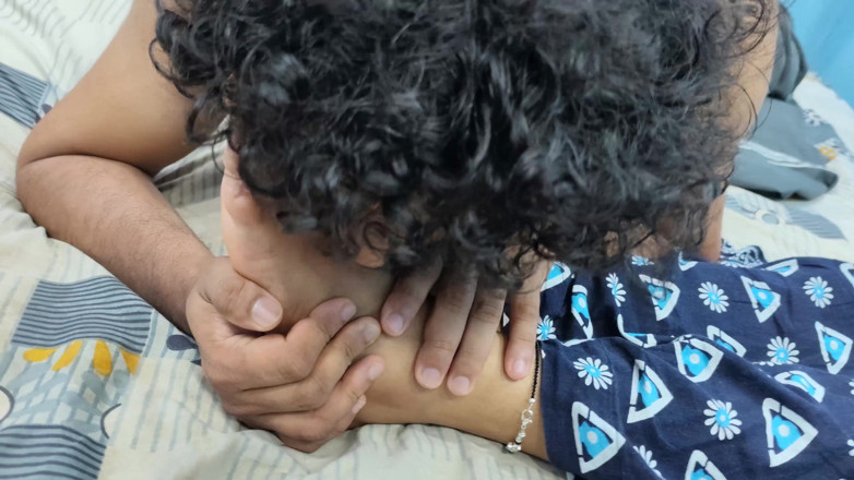Vaigavarun Feet romance: Percintaan jilat kaki