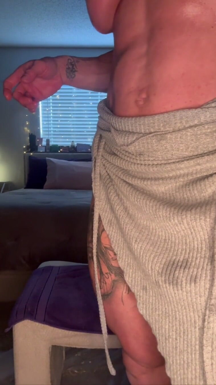 Simone Steele: Muscle Momma Flex