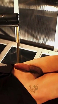 Cindy a Romana se střídají při šukání a polykání spermatu od sebe