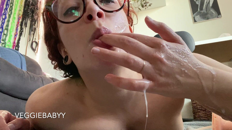 Veggiebabyy: Sürtük patron dölle kaplanması için yalvarıyor