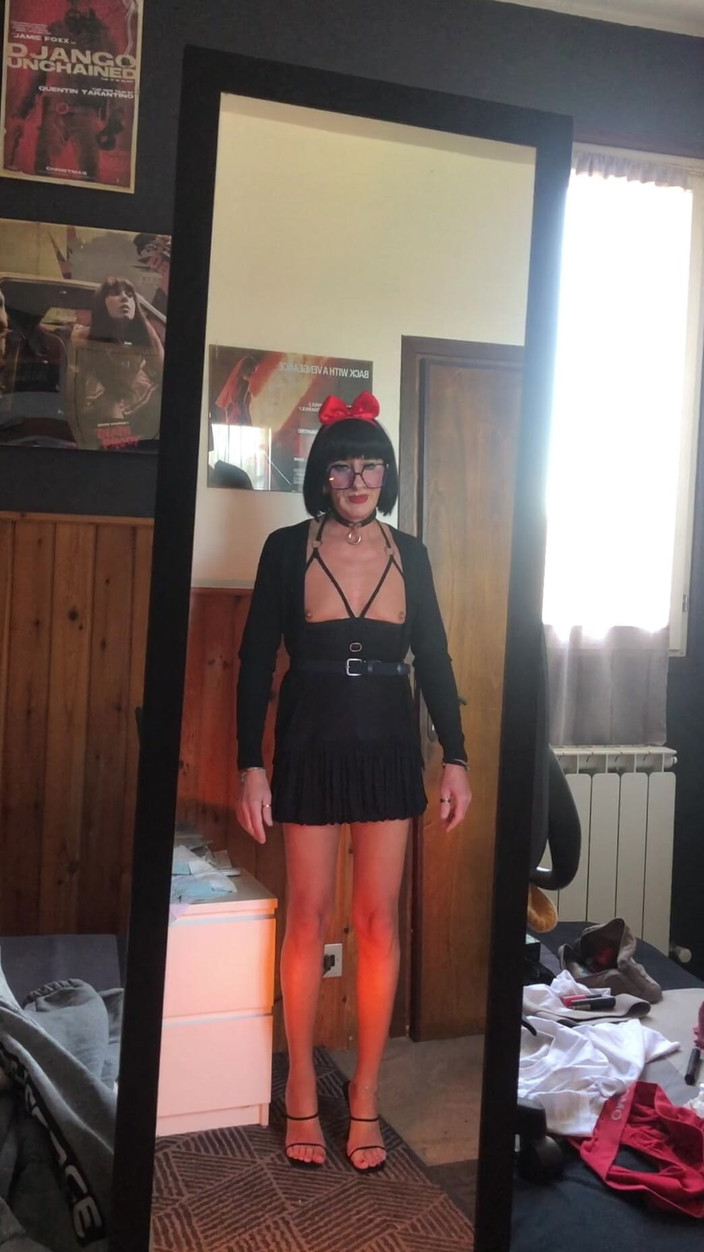 Andreina Naty: Piercings nos seios e caminhada