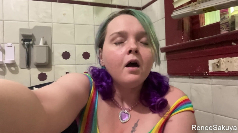 Renee Sakuya: Rainbow Bodysuit Hitachi på bröstvårtor och fitta, Snabb sperma