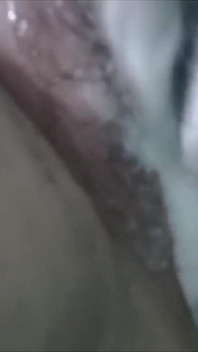 Sexig filippinsk MILF leker med två dildon, stön's, &Eat's Her Creamy