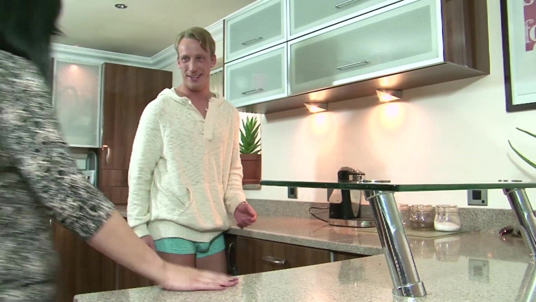 UK Sinners: Monster Swinger i Luke Hardy walenie stołu kuchennego