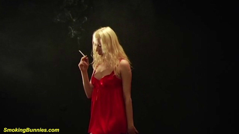 Smoking Bunnies: Sexy curvy teen smoking cigarette