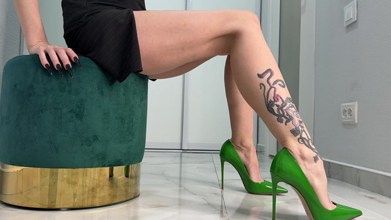 Julia domaina: Kaki saya yang panjang dan langsing dalam stiletto hijau, 12 cm,...