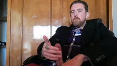 Parfois, je suis tellement excitée que je dois descendre, même si je pouvais presque me faire prendre. Souffler mon éjac au bureau était telle