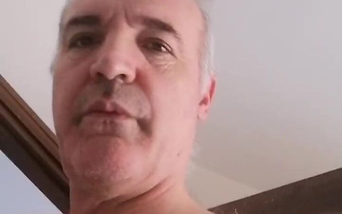Setesesso7: Masturbuję mojego kutasa leżącego na podłodze zupełnie nago