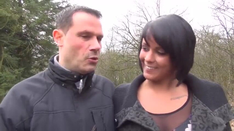 German amateur - 100% German hardcore videos: Mamă sexy brunetă este futută în pădure