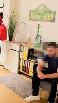 Pria jerman lurus crot di mulut teman turki setelah nyepong kontol