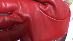 Lady Victoria Valente: Olfateo intenso en mis guantes de cuero rojo, Lady Victoria...