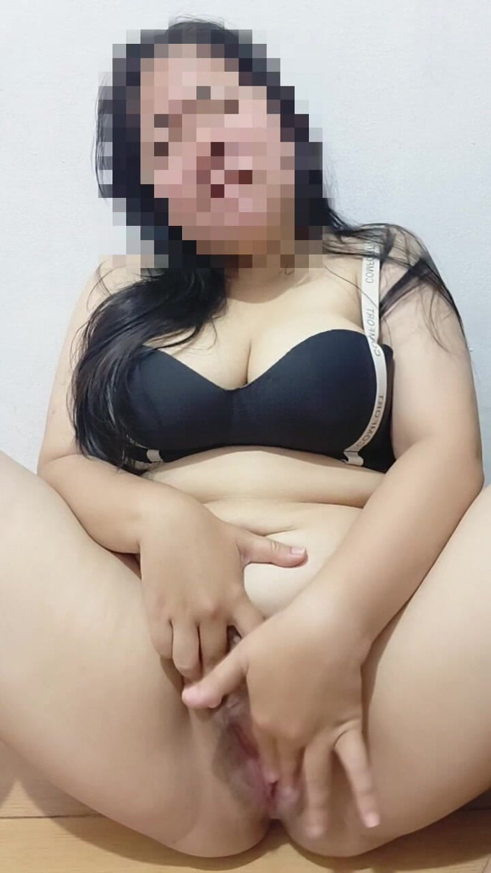 Vaginabig88: Relaxing in the Boarding Room Waiting for the Boyfriend to...