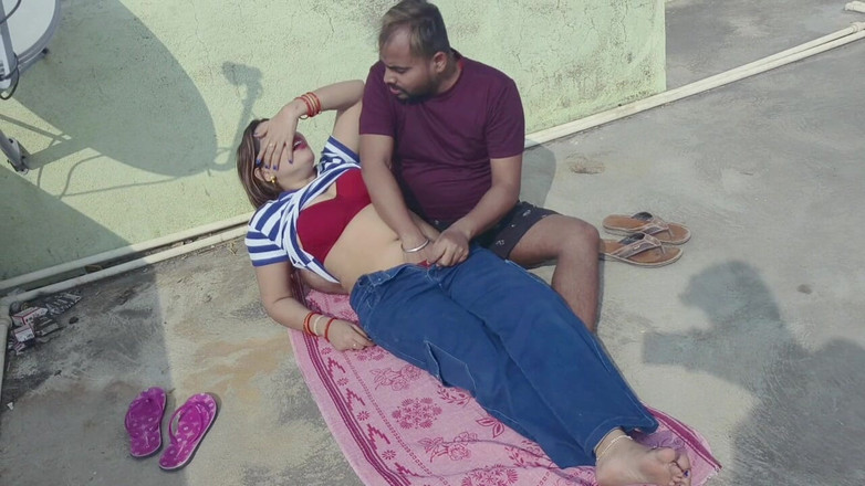 Sona bhabhi: Poprvé šukám svou nevlastní nevlastní sestru na střeše, indické nevlastní bratr...