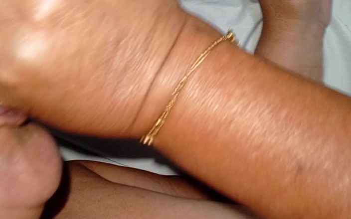 Milfta boohot: Nenek seksi ini nyepong kontolku kayak ahlinya