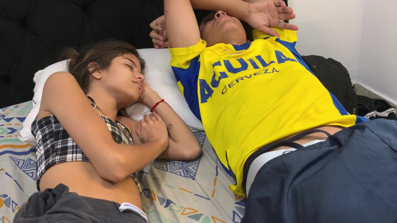 TUflacasex123: Mi hermanastra se despierta con ganas de tener sexo