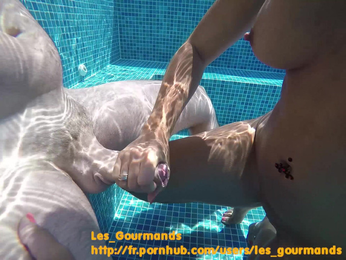 Les Gourmands: Gorąca MILF z pąkiem róży masturbuje się i robi pod...