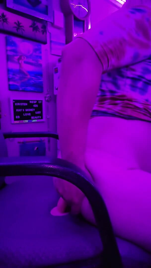 Kinky Kristen: 딜도 세션
