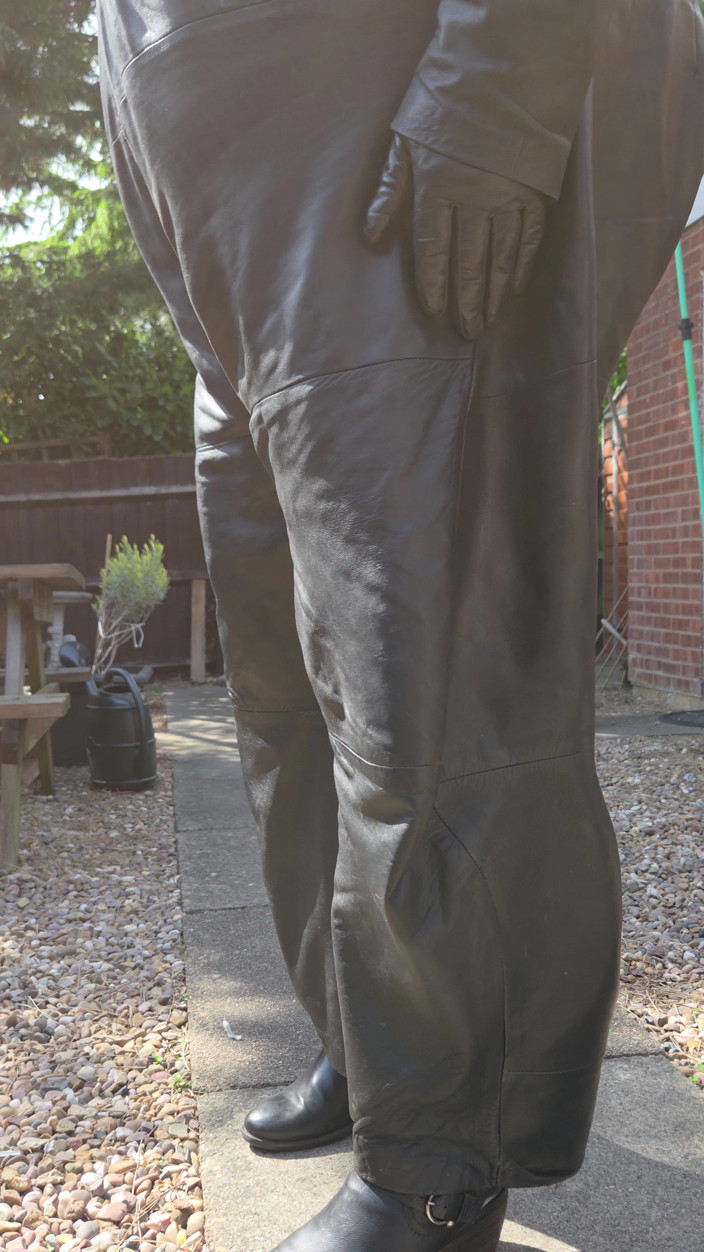 Leatherman63: Leather in the Sun