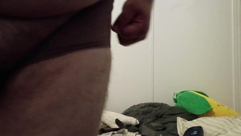 Alessa Doll Lover: Disparando cadenas de semen en mis bragas moradas!