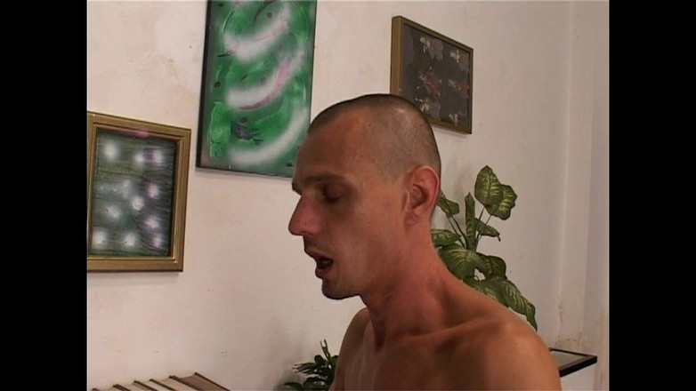 Milf in Love: Velká přírodní prsa sání, šukání pití