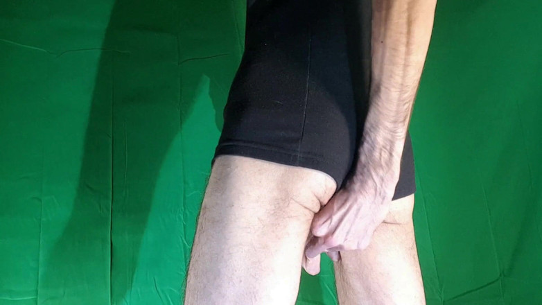 HeIsSooThin: Nur ein T-shirt und einiges an Precum