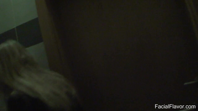 Facial flavor: Explozie de spermă la toaletă!