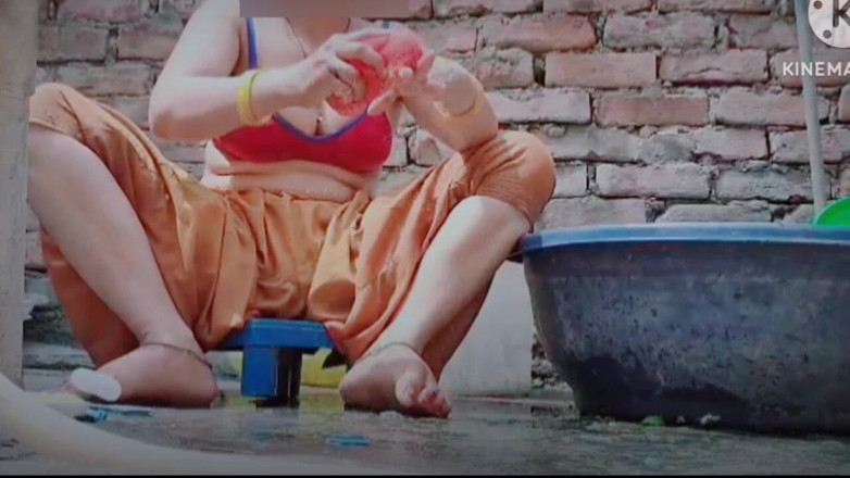 TricolorMusic3: Fofa macia quente sexy vídeo village quente menina tomando banho