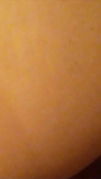 Kaycee, étudiante blonde excitée, baise son demi-frère