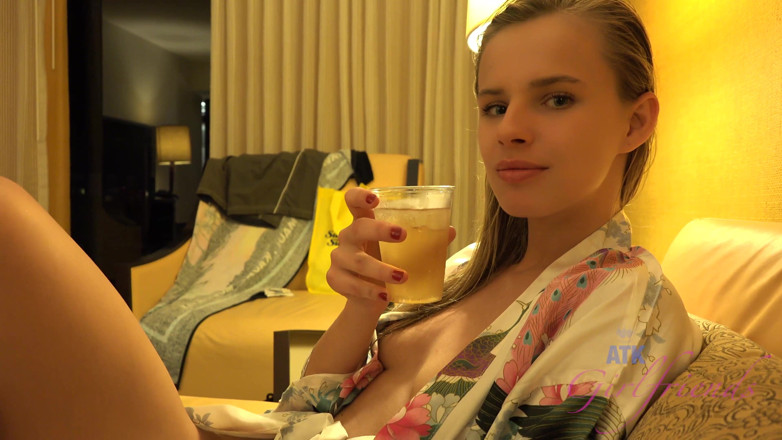 ATK Fans (Girlfriends): Vacances virtuelles avec la si jolie Jillian Janson 9/10
