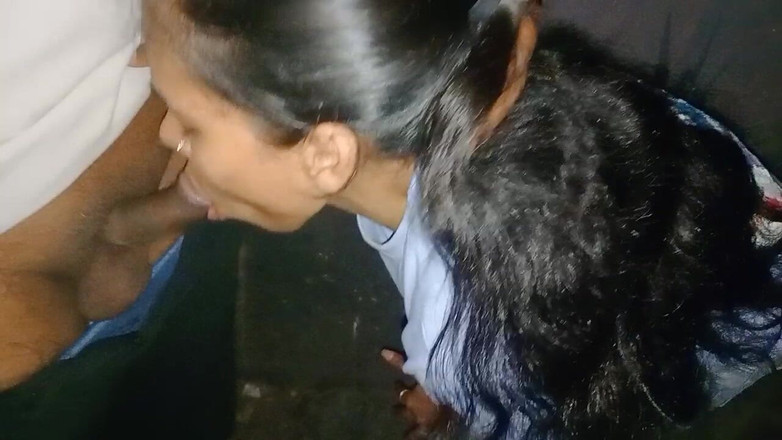 NikiRathod: Sakso dizisi gece yarısı kamyonun arkasında sakso çekiyor