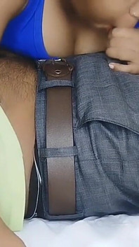 El padrastro de mi esposo juega conmigo