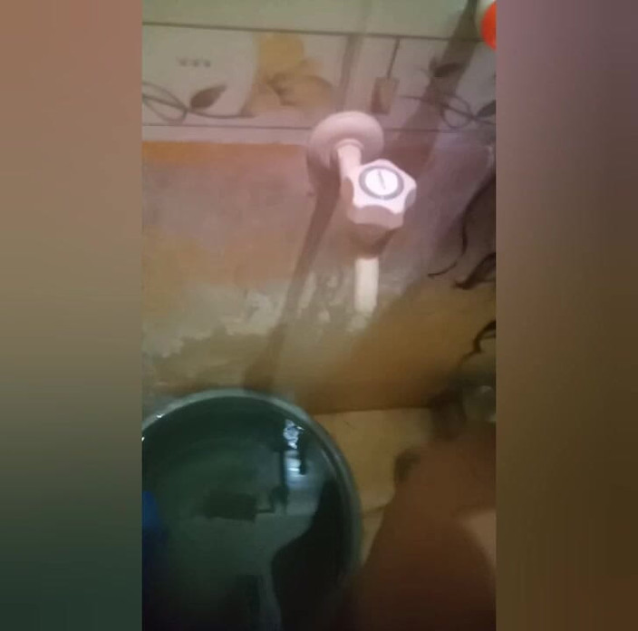 Pickup maami: Bersendirian di mood hujung minggu di rumah