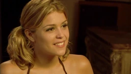 Seksi sarışın üçlü grup sekste ağzına püskürtülür